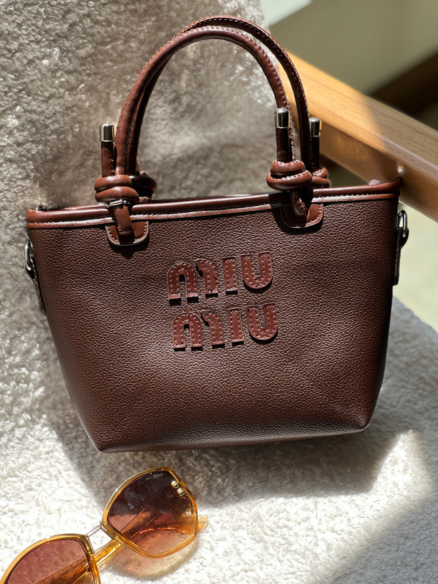 کیف miu miu برجسته ۵۳۸۵